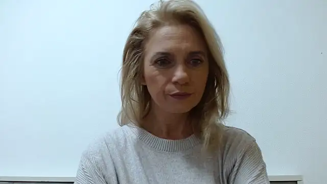 Snapshot of MysticCreature chatting on 10/21/25, 03:18 MysticCreature online show from 10/21/25, 03:18