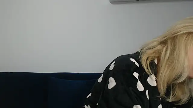 Snapshot of MysticCreature chatting on 11/03/25, 04:14 MysticCreature online show from 11/03/25, 04:14