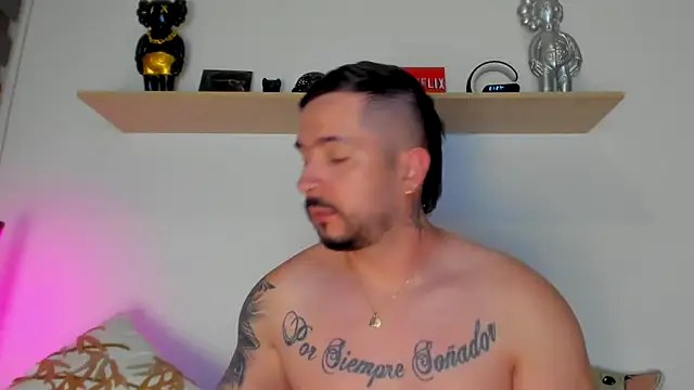 Snapshot of camilo_restrepo21 chatting on 09/14/25, 02:22 camilo restrepo21 online show from 09/14/25, 02:22