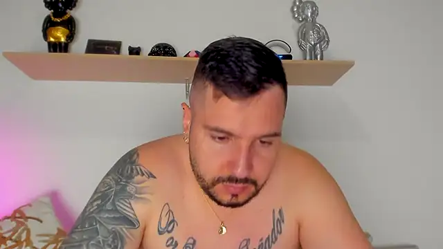 Snapshot of camilo_restrepo21 chatting on 09/23/25, 01:08 camilo restrepo21 online show from 09/23/25, 01:08