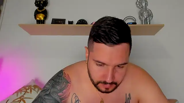 Snapshot of camilo_restrepo21 chatting on 10/02/25, 02:18 camilo restrepo21 online show from 10/02/25, 02:18