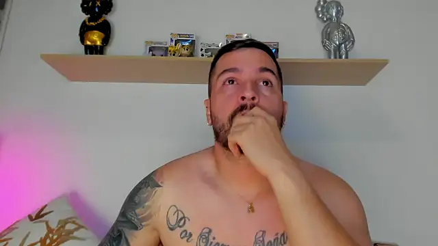 Snapshot of camilo_restrepo21 chatting on 10/20/25, 12:00 camilo restrepo21 online show from 10/20/25, 12:00