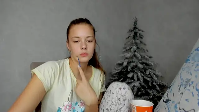 Snapshot of why_again_me chatting on 12/15/24, 10:58 why again me online show from 12/15/24, 10:58