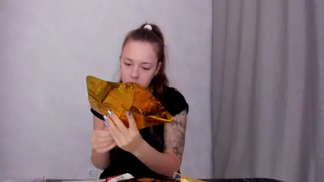 Snapshot of why_again_me chatting on 01/19/25, 05:07 why again me online show from 01/19/25, 05:07