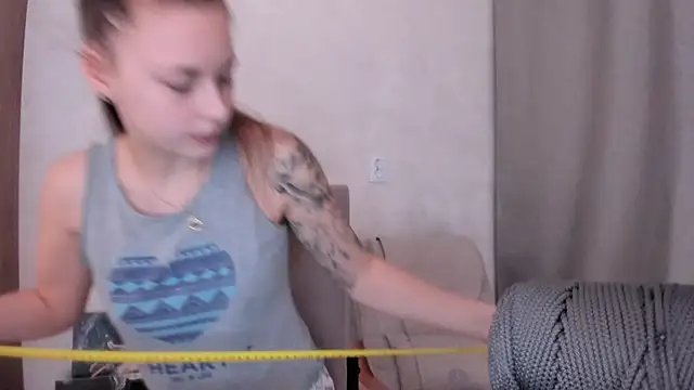 Snapshot of why_again_me chatting on 02/06/25, 04:25 why again me online show from 02/06/25, 04:25