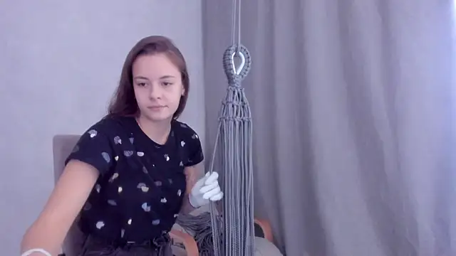 Snapshot of why_again_me chatting on 02/14/25, 10:59 why again me online show from 02/14/25, 10:59