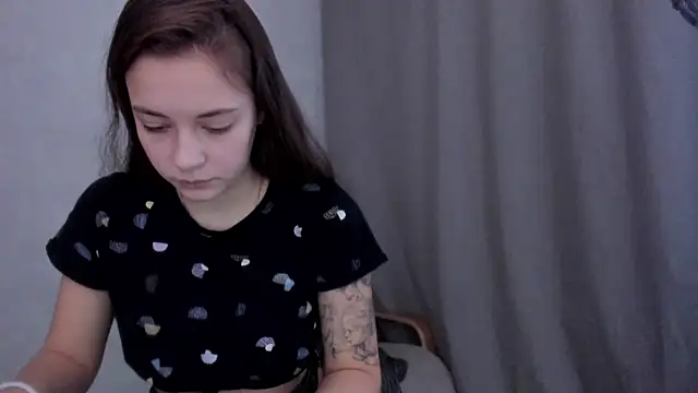 Snapshot of why_again_me chatting on 02/14/25, 02:02 why again me online show from 02/14/25, 02:02