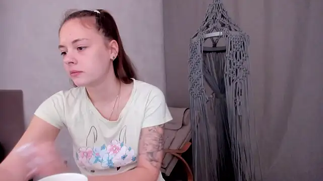 Snapshot of why_again_me chatting on 02/24/25, 08:14 why again me online show from 02/24/25, 08:14