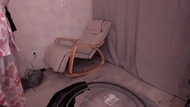 Snapshot of why_again_me chatting on 02/25/25, 06:09 why again me online show from 02/25/25, 06:09