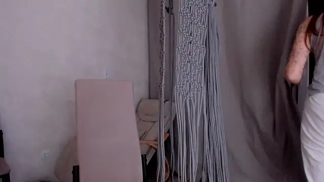 Snapshot of why_again_me chatting on 03/02/25, 04:42 why again me online show from 03/02/25, 04:42