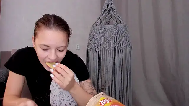 Snapshot of why_again_me chatting on 03/06/25, 04:17 why again me online show from 03/06/25, 04:17