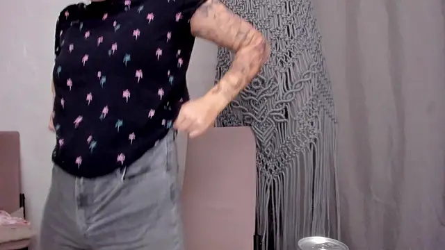 Snapshot of why_again_me chatting on 03/16/25, 06:55 why again me online show from 03/16/25, 06:55