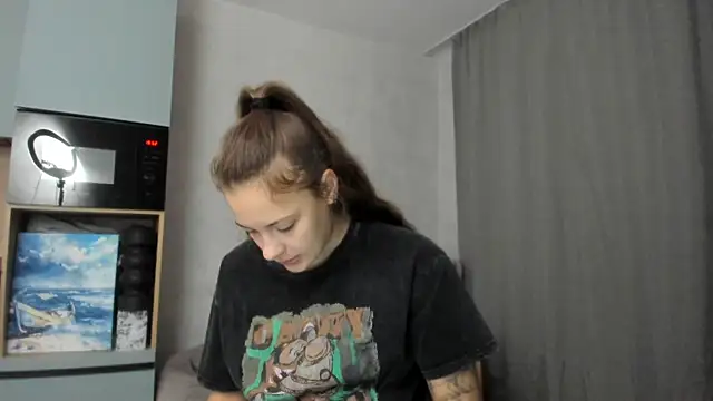 Snapshot of why_again_me chatting on 09/21/25, 04:52 why again me online show from 09/21/25, 04:52