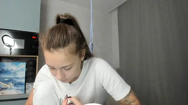 Snapshot of why_again_me chatting on 09/27/25, 06:02 why again me online show from 09/27/25, 06:02