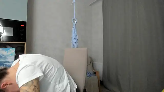 Snapshot of why_again_me chatting on 10/13/25, 04:51 why again me online show from 10/13/25, 04:51