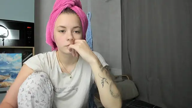 Snapshot of why_again_me chatting on 12/05/25, 07:21 why again me online show from 12/05/25, 07:21