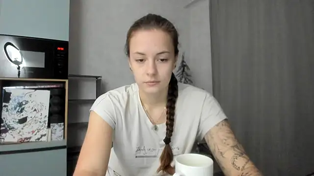 Snapshot of why_again_me chatting on 12/13/25, 07:53 why again me online show from 12/13/25, 07:53