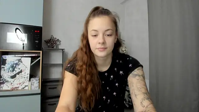 Snapshot of why_again_me chatting on 12/19/25, 06:15 why again me online show from 12/19/25, 06:15