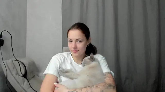 Snapshot of why_again_me chatting on 04/10/26, 06:23 why again me online show from 04/10/26, 06:23