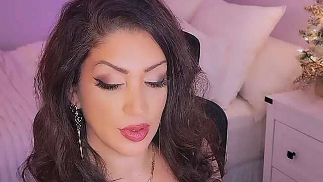 Snapshot of Wonderful_Woman chatting on 12/19/25, 03:24 Wonderful Woman online show from 12/19/25, 03:24