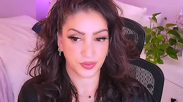 Snapshot of Wonderful_Woman chatting on 02/23/26, 02:09 Wonderful Woman online show from 02/23/26, 02:09