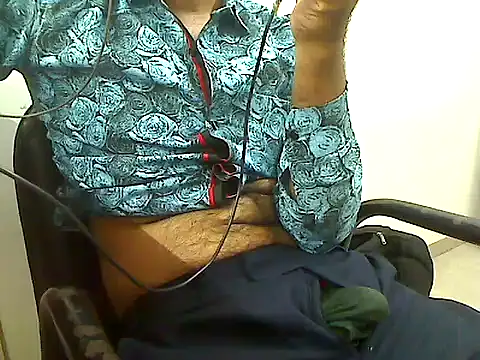 Snapshot of lltstr52 chatting on 05/08/26, 05:46 lltstr52 online show from 05/08/26, 05:46