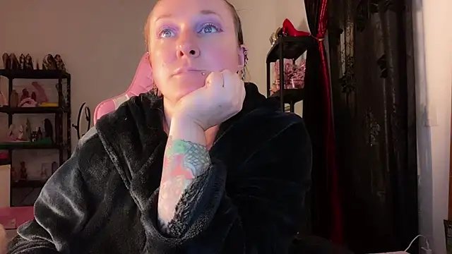 kisicaxx online show from 11/25/25, 06:41