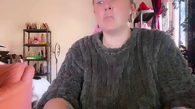 Snapshot of kisicaxx chatting on 03/10/26, 02:00 kisicaxx online show from 03/10/26, 02:00