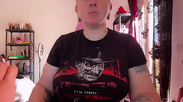 Snapshot of kisicaxx chatting on 03/13/26, 09:05 kisicaxx online show from 03/13/26, 09:05