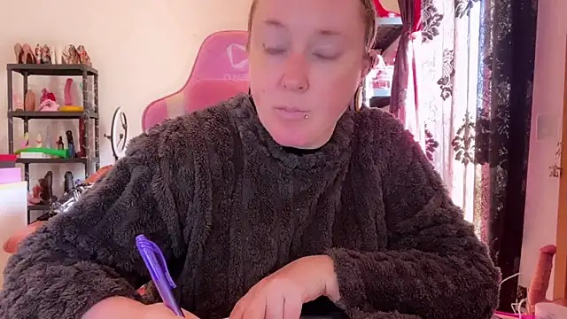 Snapshot of kisicaxx chatting on 03/17/26, 08:39 kisicaxx online show from 03/17/26, 08:39