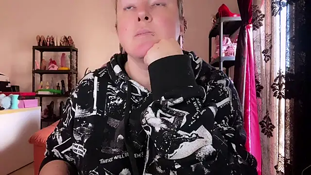 Snapshot of kisicaxx chatting on 03/18/26, 02:42 kisicaxx online show from 03/18/26, 02:42