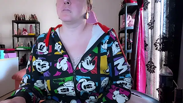 Snapshot of kisicaxx chatting on 03/23/26, 02:32 kisicaxx online show from 03/23/26, 02:32