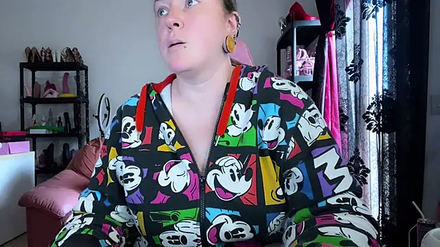 Snapshot of kisicaxx chatting on 03/24/26, 10:42 kisicaxx online show from 03/24/26, 10:42