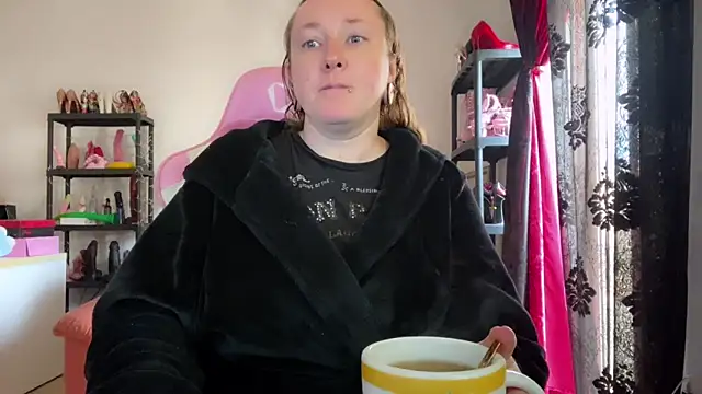 Snapshot of kisicaxx chatting on 03/31/26, 02:17 kisicaxx online show from 03/31/26, 02:17