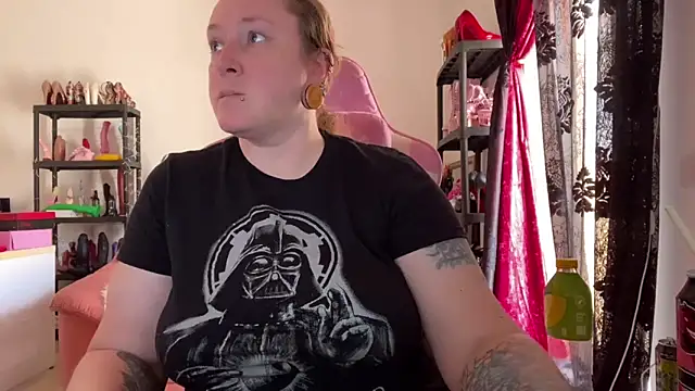 Snapshot of kisicaxx chatting on 04/15/26, 01:07 kisicaxx online show from 04/15/26, 01:07