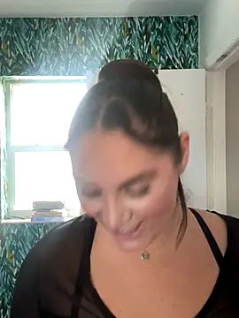 lovely beast online show from 10/23/25, 04:17