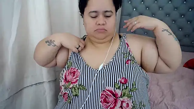 hotlesby4uxxx online show from 12/05/24, 11:07