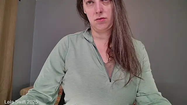 Snapshot of LeiaSwift chatting on 02/07/25, 11:01 LeiaSwift online show from 02/07/25, 11:01