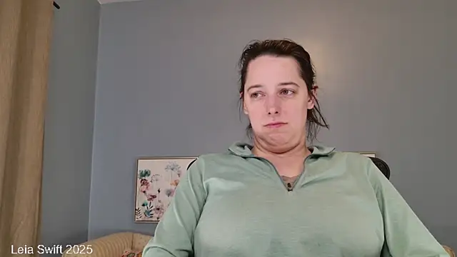 Snapshot of LeiaSwift chatting on 02/10/25, 12:39 LeiaSwift online show from 02/10/25, 12:39