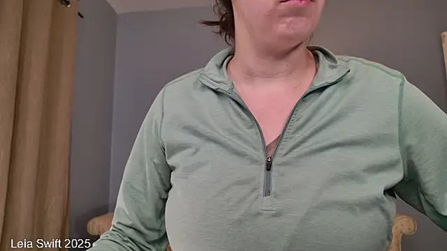 Snapshot of LeiaSwift chatting on 02/13/25, 01:26 LeiaSwift online show from 02/13/25, 01:26