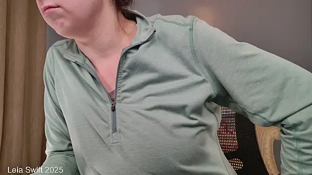 Snapshot of LeiaSwift chatting on 02/14/25, 02:02 LeiaSwift online show from 02/14/25, 02:02