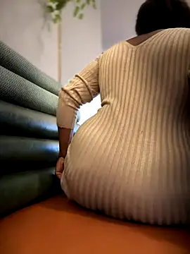 Snapshot of __Nessa__ chatting on 12/07/24, 02:46   Nessa   online show from 12/07/24, 02:46