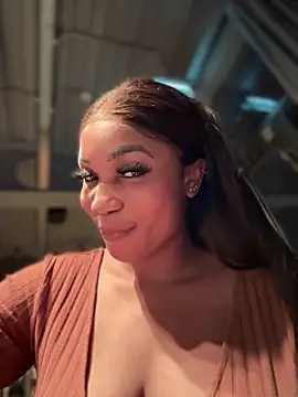 Snapshot of __Nessa__ chatting on 01/17/25, 06:02   Nessa   online show from 01/17/25, 06:02