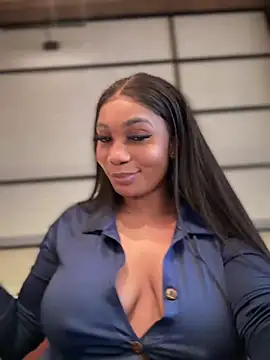 Snapshot of __Nessa__ chatting on 01/18/25, 03:27   Nessa   online show from 01/18/25, 03:27