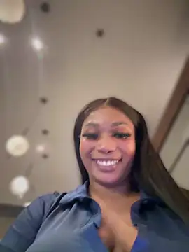 Snapshot of __Nessa__ chatting on 01/18/25, 06:43   Nessa   online show from 01/18/25, 06:43