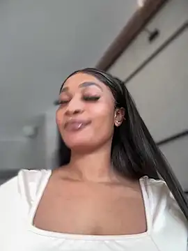 Snapshot of __Nessa__ chatting on 01/25/25, 11:34   Nessa   online show from 01/25/25, 11:34