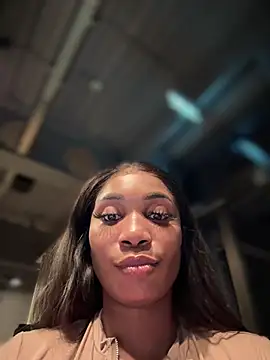 Snapshot of __Nessa__ chatting on 02/07/25, 11:45   Nessa   online show from 02/07/25, 11:45