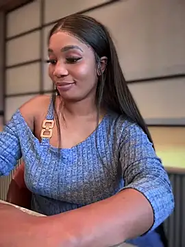 Snapshot of __Nessa__ chatting on 02/08/25, 03:10   Nessa   online show from 02/08/25, 03:10