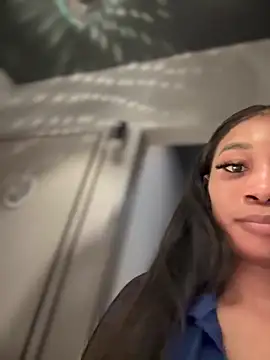 Snapshot of __Nessa__ chatting on 03/07/25, 03:07   Nessa   online show from 03/07/25, 03:07