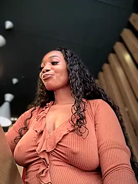 Snapshot of __Nessa__ chatting on 09/12/25, 11:32   Nessa   online show from 09/12/25, 11:32